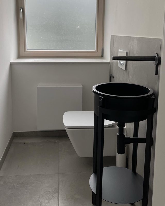 Gäste-WC mit Design-Waschtisch